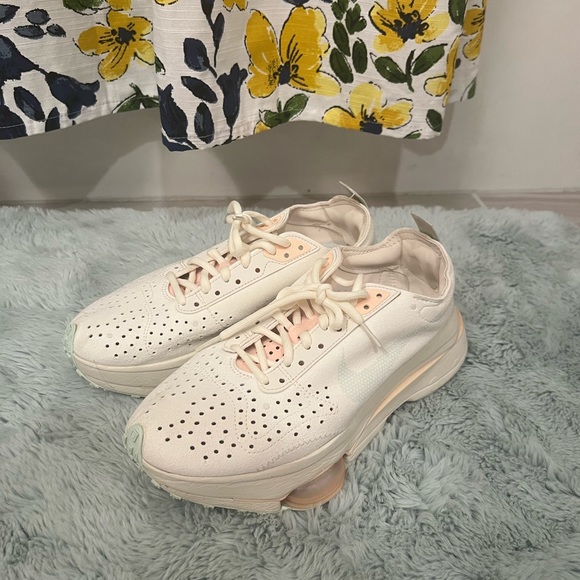 Nike Air Zoom-Type sneakers in pale ivory (barely worn) - Picture 5 of 13